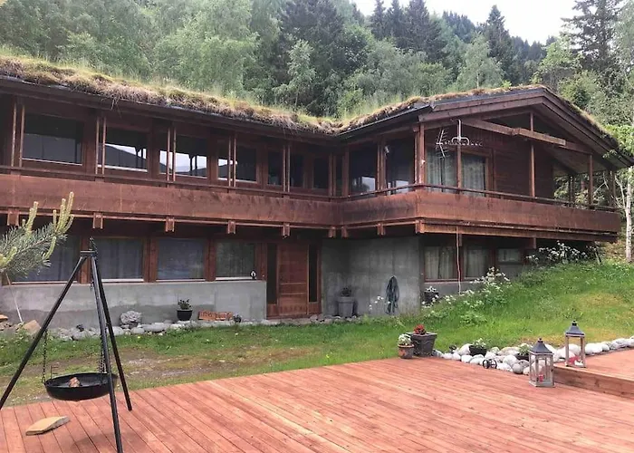 Olden By The Fjords Of Norway, Bjorkelund Apartmán *